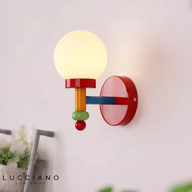 Appliques murales élégantes et douces pour chambre.