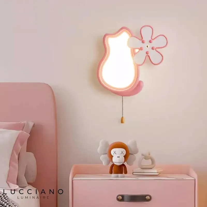 Le voici, transformé en 6 mots :
Applique murale mignonne chat rêveur pastel