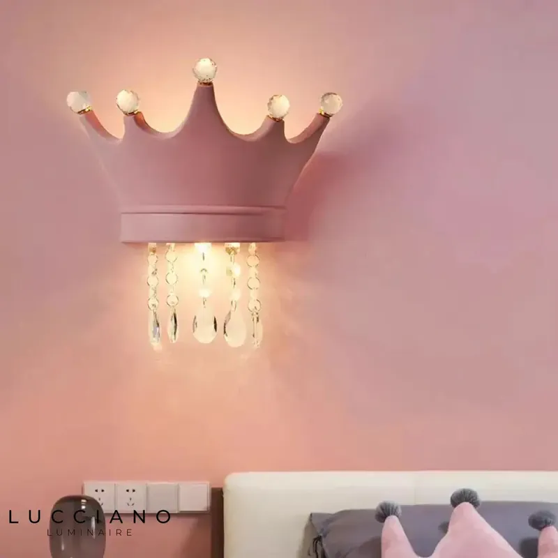Appliques murales élégantes et lumineuses pour chambre.