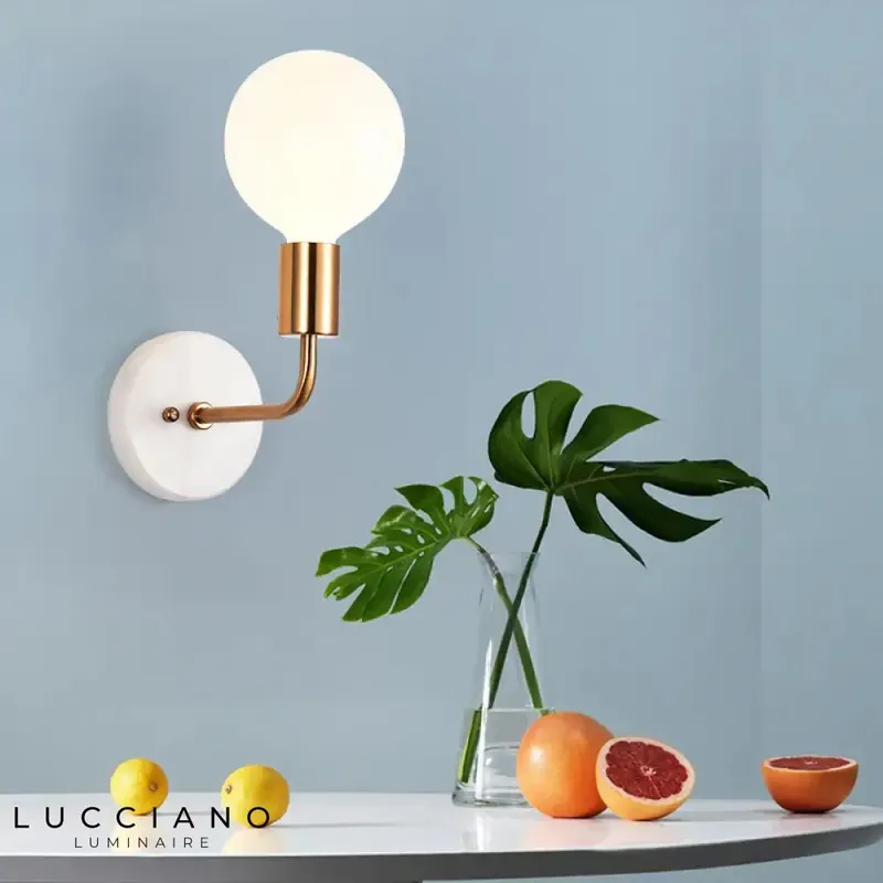 Voici le résultat :
Applique murale en marbre et verre scandinave chic