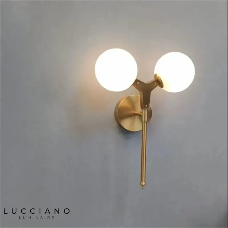 Applique murale nordique double élégance lumineuse design.