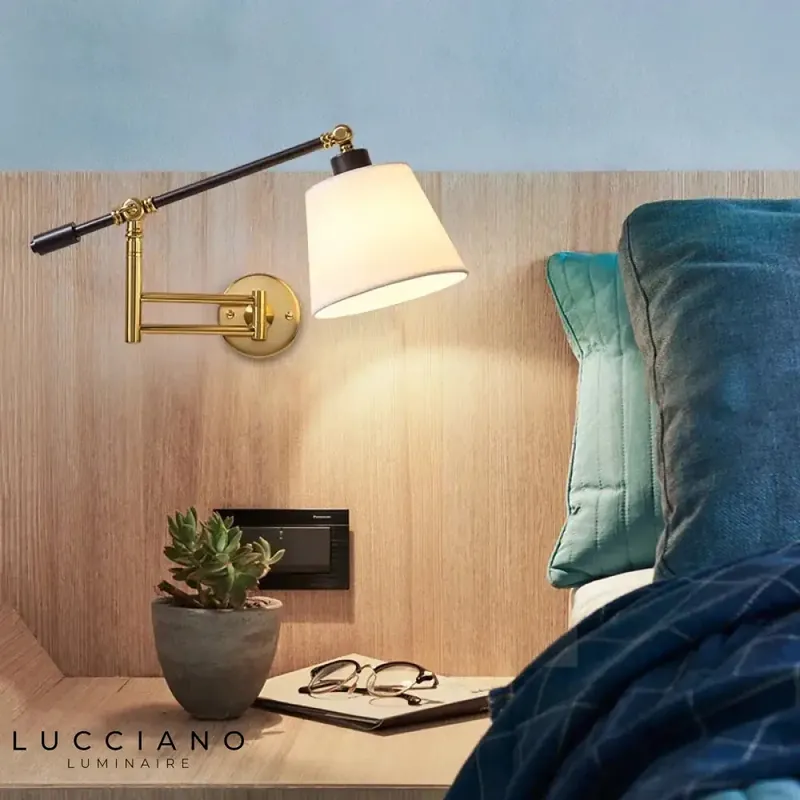 Voici ma proposition :
Applique murale flexible illuminant ambiance élégante