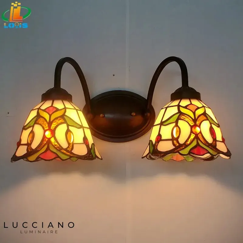 Voici le titre transformé :

Applique murale tiffany vintage déco élégante