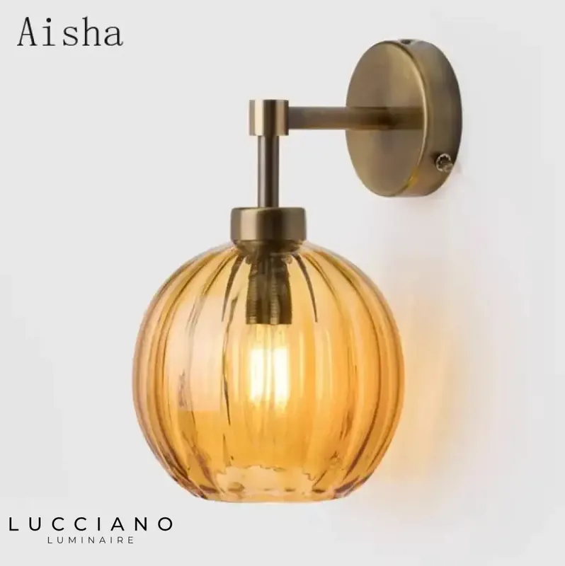 Voici le titre transformé :
Applique murale moderne en verre design élégant