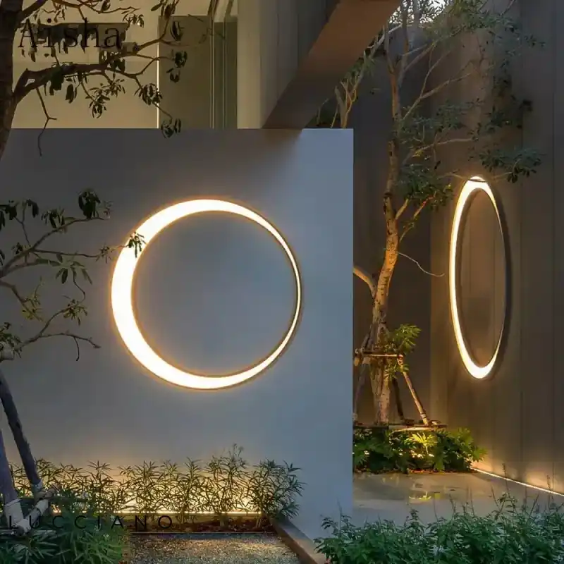 Voici le titre transformé :
Applique murale extérieure design lune élégante