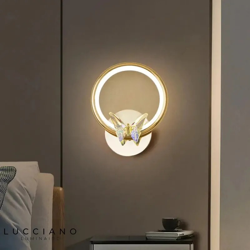 Applique murale LED papillon élégant lumineux.