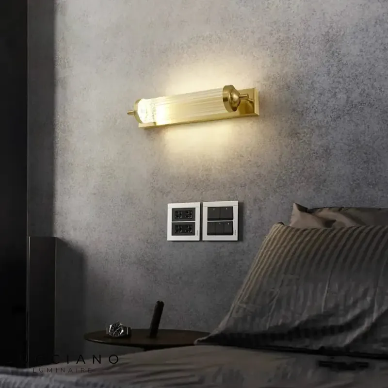 Applique murale LED cristal doré élégant.