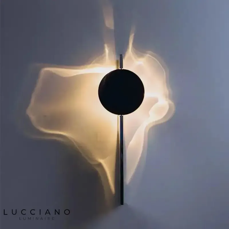 Applique murale LED sombre et futuriste.