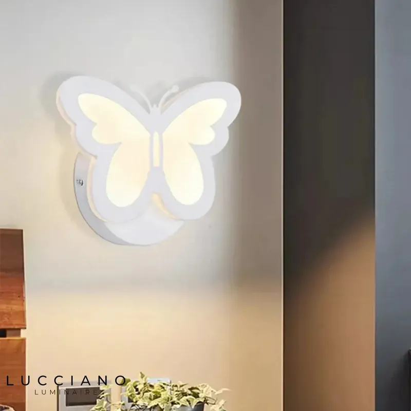 Applique murale LED design élégant intérieur.